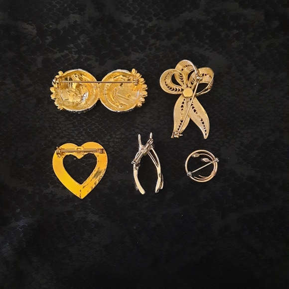 Assortment of Brooches - Picture 2 of 2